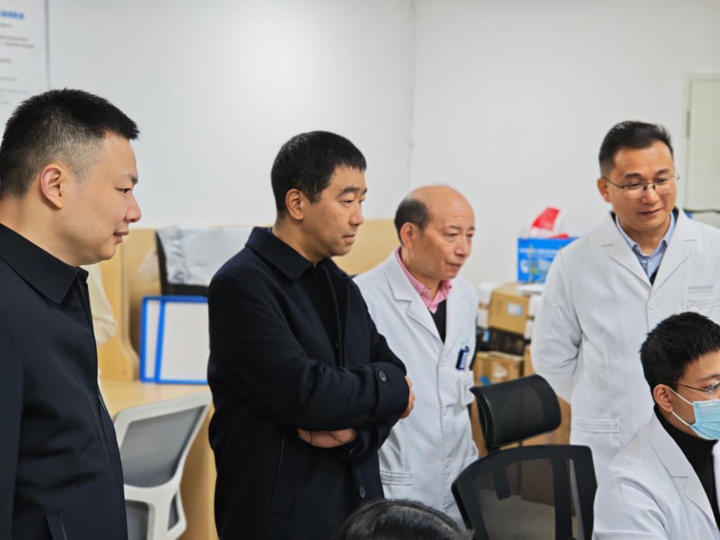 yl34511线路中心体外诊断学院赴成都京东方医院开展产教研融合调研工作